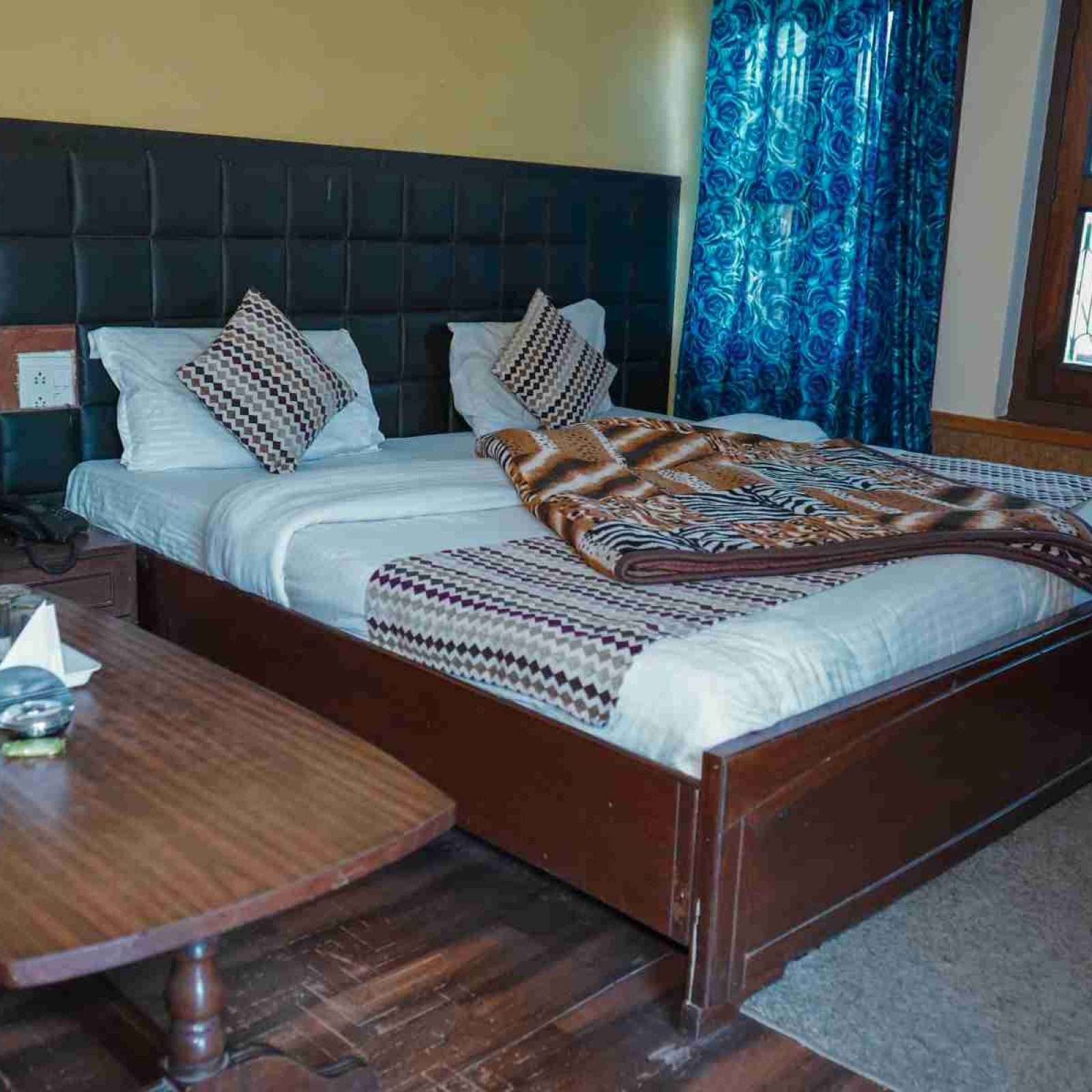 Places to stay in kausani